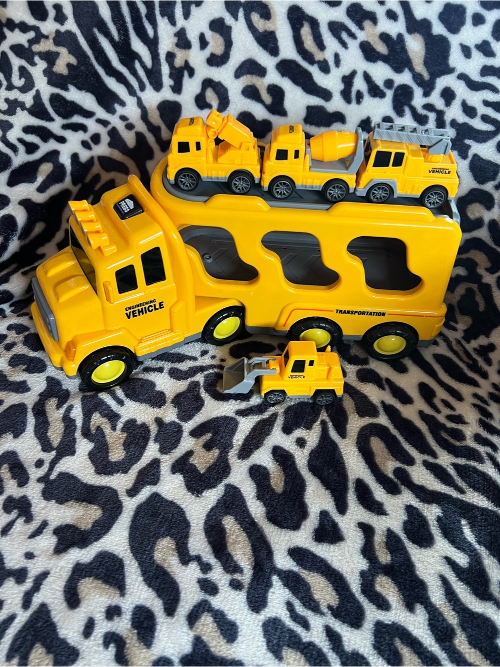 Bennol Construction Carrier Truck with 4 Small Vehicles
